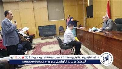 محافظ بني سويف يستمع لشكاوى المواطنين ويوجّه بحلول عاجلة للحالات الإنسانية