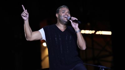 رامي صبري يشعل حفلًا أسطوريًا كامل العدد 