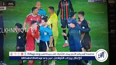 مشاجرة عنيفة بين لاعبي الأهلي والجيش الملكي بسبب هدف ملغي