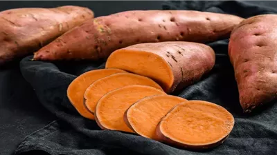 البطاطا الحلوة.. وجبة الشتاء الذهبية التي تعزز الطاقة وتقوي المناعة