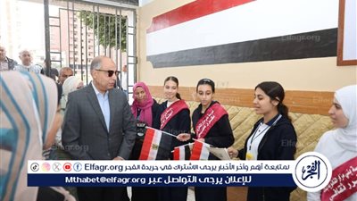 خلال تفقده لمدرسة بنى مزار الثانوية بنات.. محافظ المنيا يشيد بانضباط الطالبات وتميزهن الدراسى