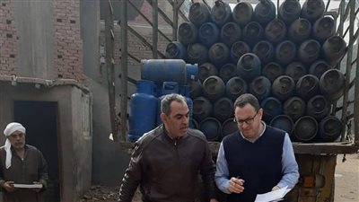 ضبط 9 أطنان دقيق مدعم ومستودعين لتلاعبهما في 1100 أسطوانة بوتاجاز تجاري بالبدرشين وإحالة المخالفين للتحقيق