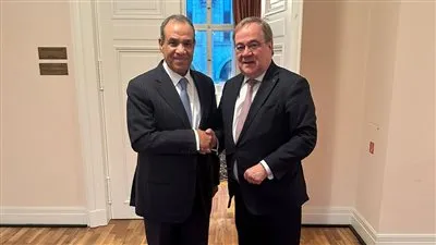 وزير الخارجية يلتقي رئيس لجنة العلاقات الخارجية بالبرلمان الألماني