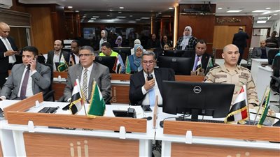 محافظ الجيزة يتابع غلق اللجان الانتخابية بالدائرة الثامنة من داخل مركز السيطرة