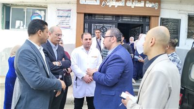 وكيل صحة الشرقية يتفقد مستشفى منيا القمح المركزي ويوجه بتوقيع غرامة على شركة الأمن