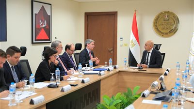 وزير التعليم يبحث مع وفد بنك الاستثمار الأوروبي سبل تعزيز التعاون لتطوير التعليم الفني والتوسع في مدارس التكنولوجيا التطبيقية