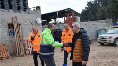 رئيس صرف الإسكندرية يتابع ميدانيًا جهود مواجهة النوة