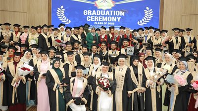 رئيس جامعة بنها يشهد حفل تخرج دفعة جديدة من طلاب كلية التمريض