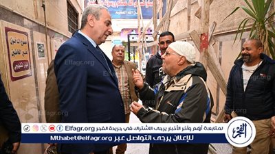 وسط أمطار غزيرة.. محافظ الغربية يستمع لشكاوى أهالي المحلة من قلب الشارع