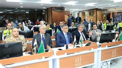 محافظ الجيزة يتابع أعمال غلق لجان انتخابات مجلس النواب في اليوم الأول من داخل مركز السيطرة