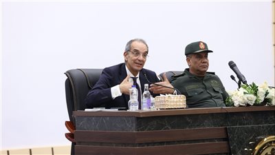 وزير الاتصالات ومدير الأكاديمية العسكرية المصرية يلتقيان بطلبة المبادرة الرئاسية الرواد الرقميون