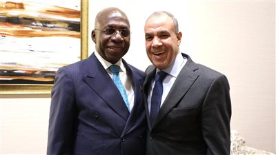 وزير الخارجية يلتقي نظيره الأنجولي