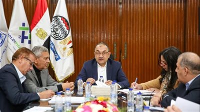 وزير قطاع الأعمال العام يستعرض مؤشرات الأداء ومشروعات 