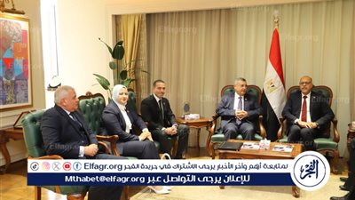 بحضور كمال وزكي.. وزير العمل يستقبل وفد لجنة الطاقة والبيئة بمجلس الشيوخ