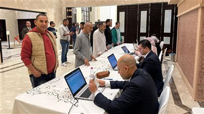 إقبال للمصريين بباريس على لجان التصويت للمشاركة في جولة الإعادة للمرحلة الثانية
