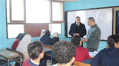 مدير تعليم الجيزة يتابع انتظام سير العملية التعليمية بإدارتي أوسيم ومنشأة القناطر