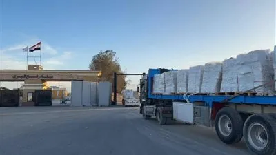 الهلال الأحمر المصري يعزّز دعم غزة بإمدادات شتوية وغذائية وطبية عبر قافلة «زاد العزة» الـ95