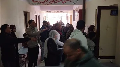 توافد المواطنين بكثافة على لجان الخانكة في جولة الإعادة