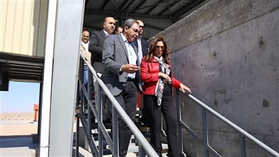 منال عوض ومحافظ قنا يتفقدان مشروع مصنع المعالجة الميكانيكية والبيولوجية والمدفن الصحي 