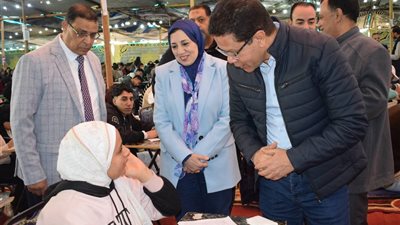 رئيس جامعة بنها يتفقد امتحانات كليتي التمريض والتربية