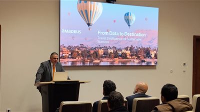 وزارة السياحة والآثار تشارك في ورشة العمل التي نظمتها منصة الحجز أماديوس لبحث آليات التسويق