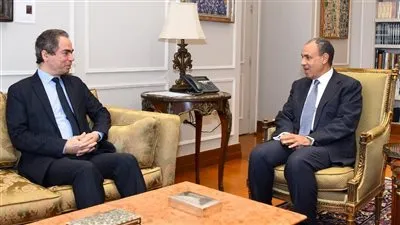 وزير الخارجية يستقبل رئيس الهيئة الوطنية للاعلام ومذيعي التليفزيون المصري