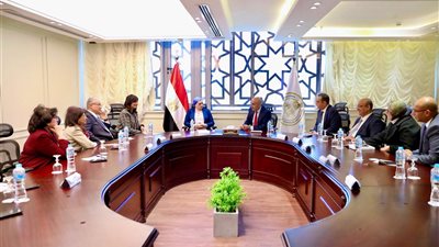 وزير التعليم يبحث مع رئيسة المجلس القومي للطفولة والأمومة ومؤسسة 