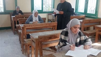 رئيس القليوبية الأزهرية يتفقد لجان امتحانات النقل الثانوي ويطمئن على سيرها بانتظام