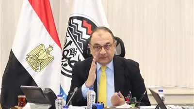 وزير قطاع الأعمال يعقد اجتماعًا دوريا لمتابعة مستجدات المشروع القومي لتطوير صناعة الغزل والنسيج