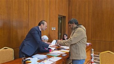 انتخابات الدوائر الملغاة.. توافد المصريين للتصويت بالسفارة المصرية في الأردن