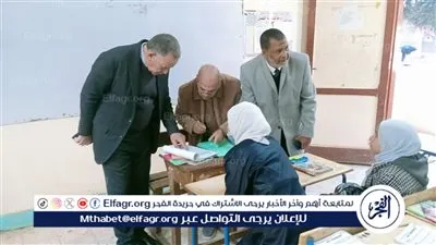 وفد من تعليم أسيوط يتابع تدريب طلاب الإعدادية على امتحانات البوكلت بمنفلوط 