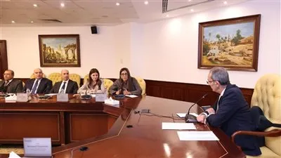 وزير الاتصالات يعقد مائدة مستديرة مع لجنة التحول الرقمى بغرفة التجارة الأمريكية بالقاهرة