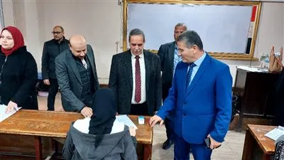 نائب رئيس جامعة بنها يتفقد امتحانات الفصل الدراسي الأول بكلية العلوم
