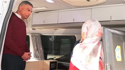 محافظ أسوان يتفقد السيارة المتنقلة للمركز التكنولوجي لتقديم خدمات السجل المدني والشهر العقاري في القرى النائية