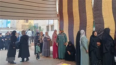 حضور نسائي بسوهاج.. طوابير الناخبين للتصويت بجولة الإعادة لانتخابات مجلس النواب