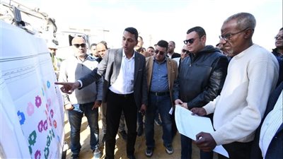 وزير الإسكان يتفقد مشروعات 