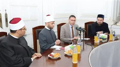 وزير الأوقاف يلتقي وفدًا من باحثي أكاديمية بولغار بجمهورية تتارستان الروسية