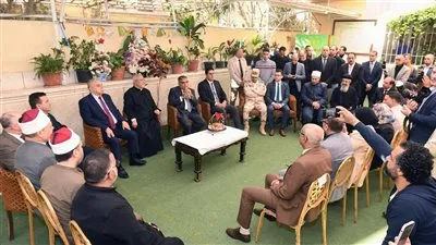 محافظ الدقهلية ونائبه ومدير الأمن يقدمون التهنئة بعيد الميلاد المسيحيين في عدد من الكنائس بالمنصورة