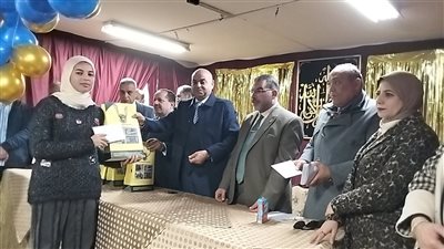 مدير تعليم الدقهلية يكرم حفظة القرآن الكريم 