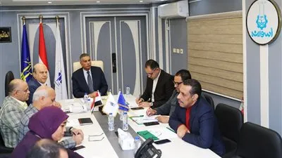 محافظ أسوان: تحويل الأراضي المستردة إلى فرص تنموية حقيقية وتعظيم الاستفادة منها لخدمة المواطنين