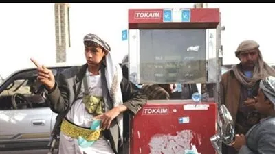 إمبراطورية السوق السوداء.. كيف يثري القادة الحوثيون على حساب جوع المواطن؟