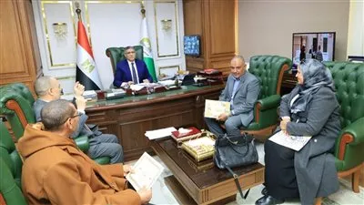 محافظ الجيزة يكرم المتميزين بإدارة الحملة بالديوان العام والجهات التابعة له