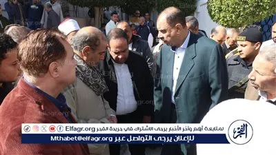 محافظ سوهاج يؤدي صلاة الجمعة بمسجد الشرطة ويلتقي المواطنين عقب الصلاة