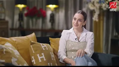 طفلة حالمة مطيعة.. أمينة خليل تتحدث عن طفولتها في 