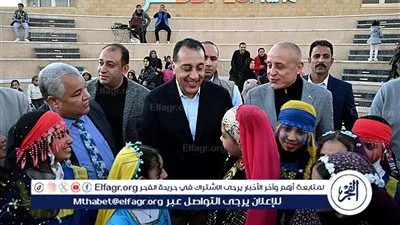 رئيس الوزراء يتفقد تطوير كورنيش النيل بالأقصر ويشاهد عروضًا فنية بالمسرح الروماني في ختام زيارته للمحافظة