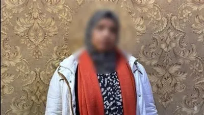 ضبط سيدة لحث الناخبين على التصويت لمرشح بعينه بمحيط لجنة انتخابية بالبحيرة