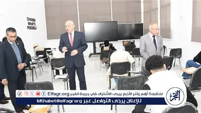 رئيس جامعة قناة السويس يتفقد لجان امتحانات كلية علوم الرياضة ويطمئن على انتظام العملية الامتحانية