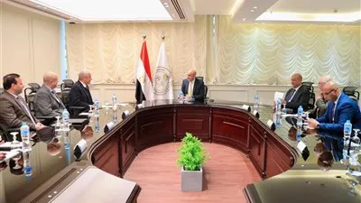 عبداللطيف يبحث مع الرئيس التنفيذي لمجموعة العربي تعزيز الشراكة في تطوير التعليم الفني