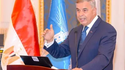 محافظ الإسكندرية يهنئ معلمي الإسكندرية ويؤكد: المعلم حجر الأساس في بناء الإنسان