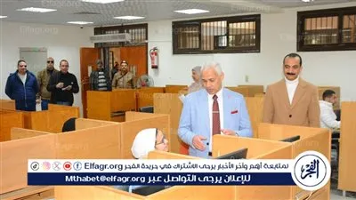 نائب رئيس جامعة أسيوط يتفقد الاختبارات الإلكترونية للفصل الدراسي الأول لطلاب كلية الطب البيطري 